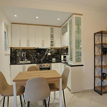 Mato Luxury 3 Saranda