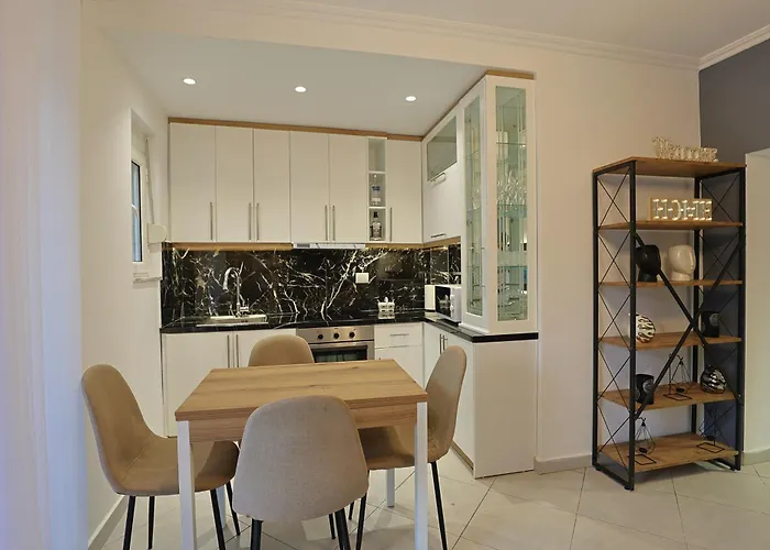 Mato Luxury 3 Saranda